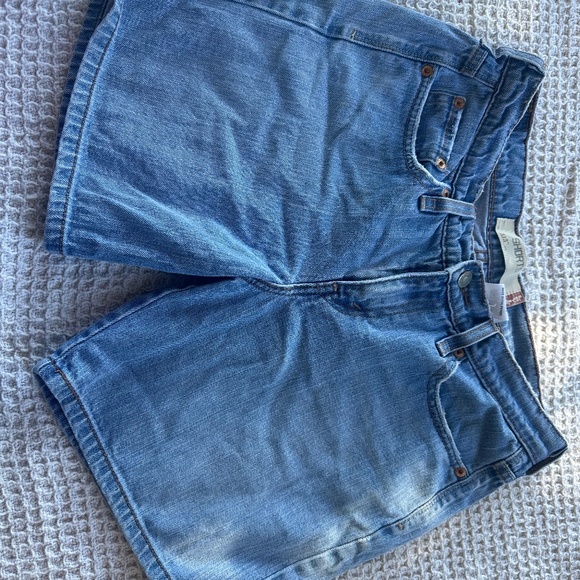 Levi’s shorts - Picture 1 of 2